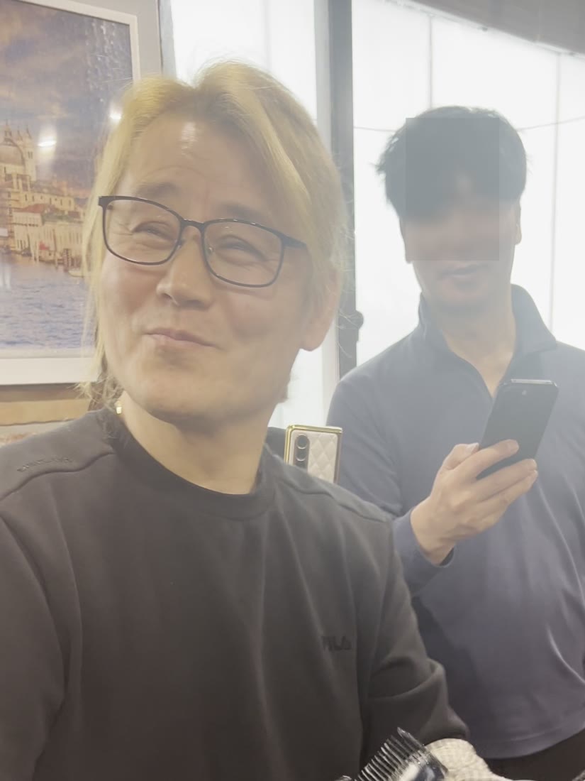 Hong Jihoon на семинаре в Сеуле: мастера снимают его работу на телефоны